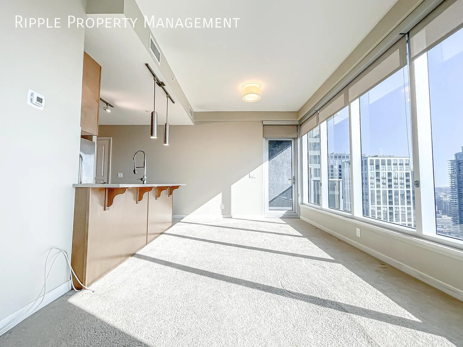 Great 2 Beds/ 2 Baths Condo In The Community Of Victoria Park — Photo 3
