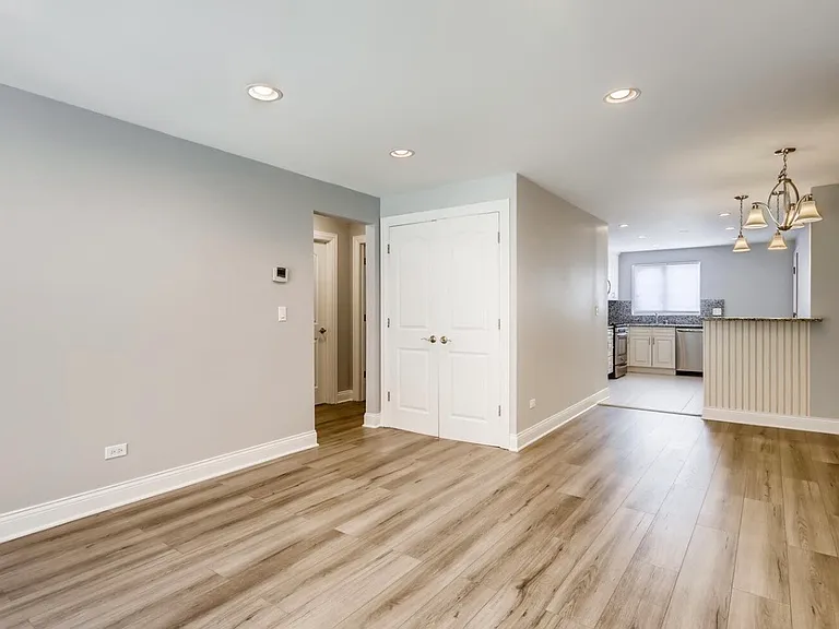8428 W Catalpa Ave #301 — Photo 6