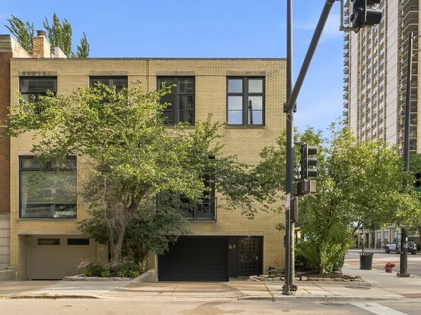 67 W Schiller St, Chicago, IL 60610