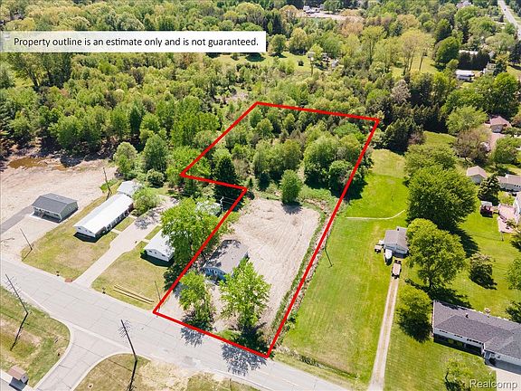 4th image of 2971 Beach Rd