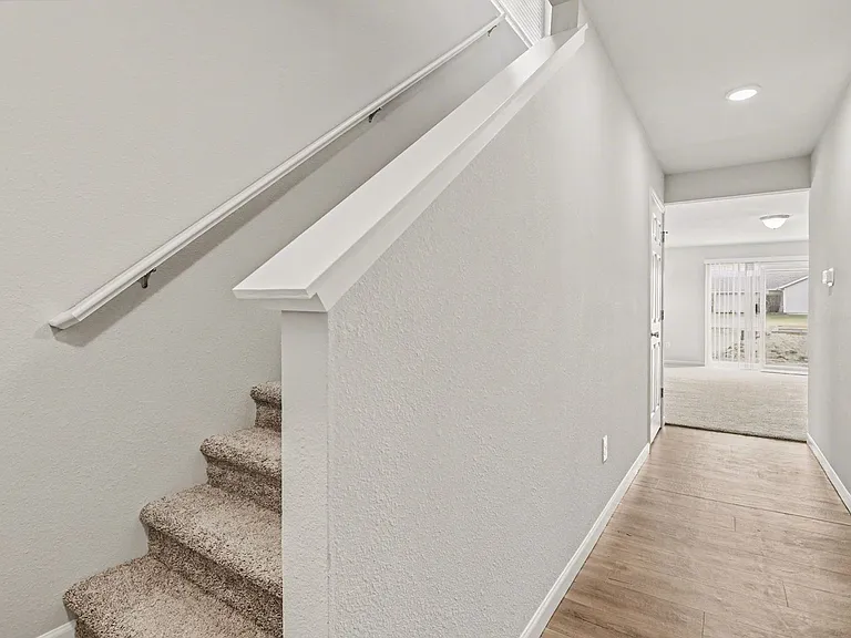 1030 Maple Ave — Photo 10