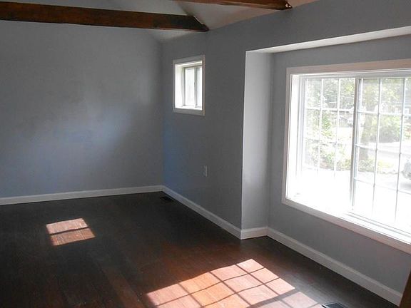 4th image of 8 Nicholas Ave