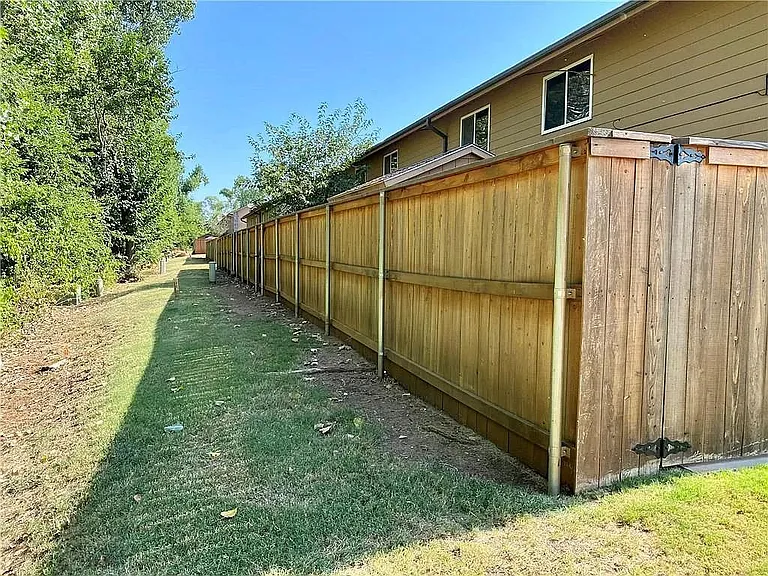 524 E Greenbriar Cir #524 — Photo 4