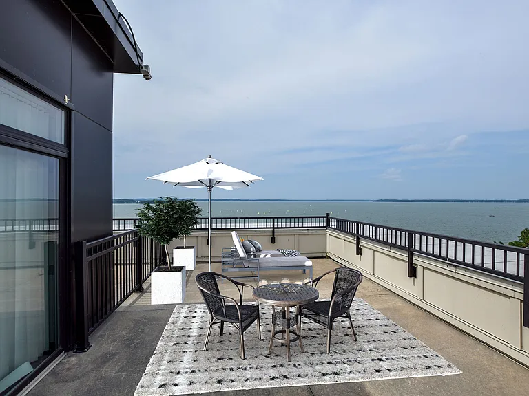 Waterfront 3 Bed Sept 25 14 57