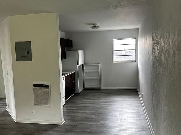 5th image of 1120 N Sapodilla Ave APT 4