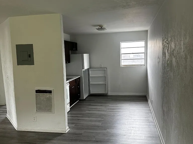 1120 N Sapodilla Ave #4 — Photo 5