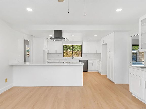 5th image of 363 Tumble Creek Ln