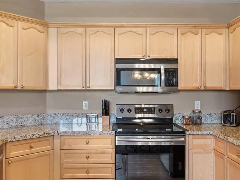 3800 S Cantabria Cir #1040 — Photo 8