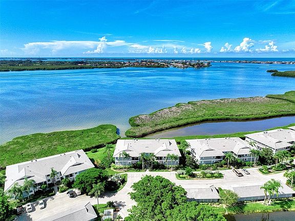 2nd image of 1211 Edgewater Cir #1211