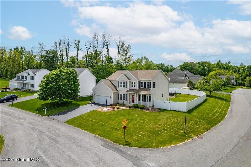 2nd image of 40 Janine Drive