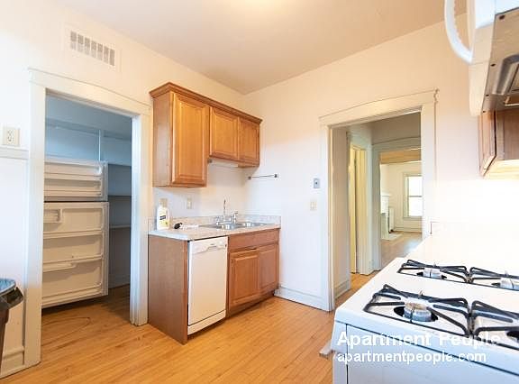 5th image of 1353 W Winona St APT 3