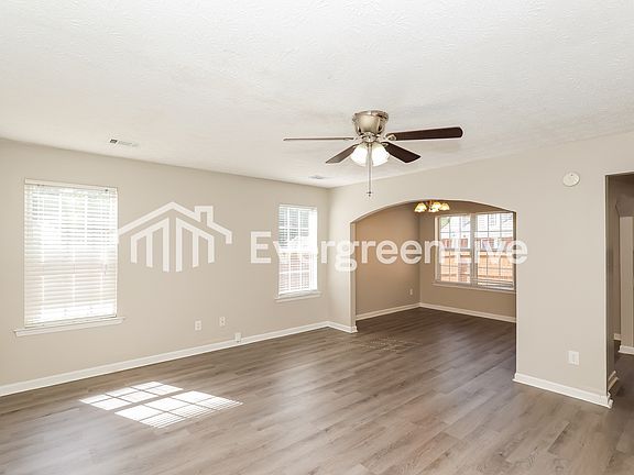 3rd image of 947 Windwood Ct