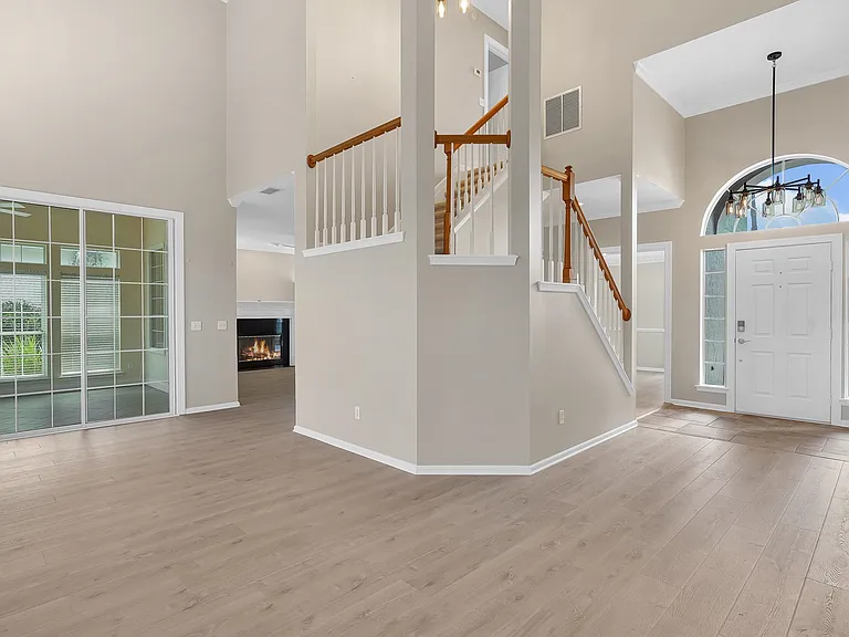 506 Lakeway Dr — Photo 10