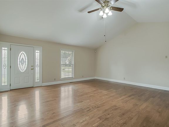 4th image of 209 Heatherwood Ct NW