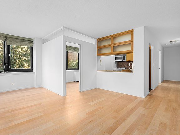 4th image of 159 E 30th St APT 3C