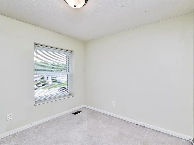241 Valleyoak Ct — Photo 11