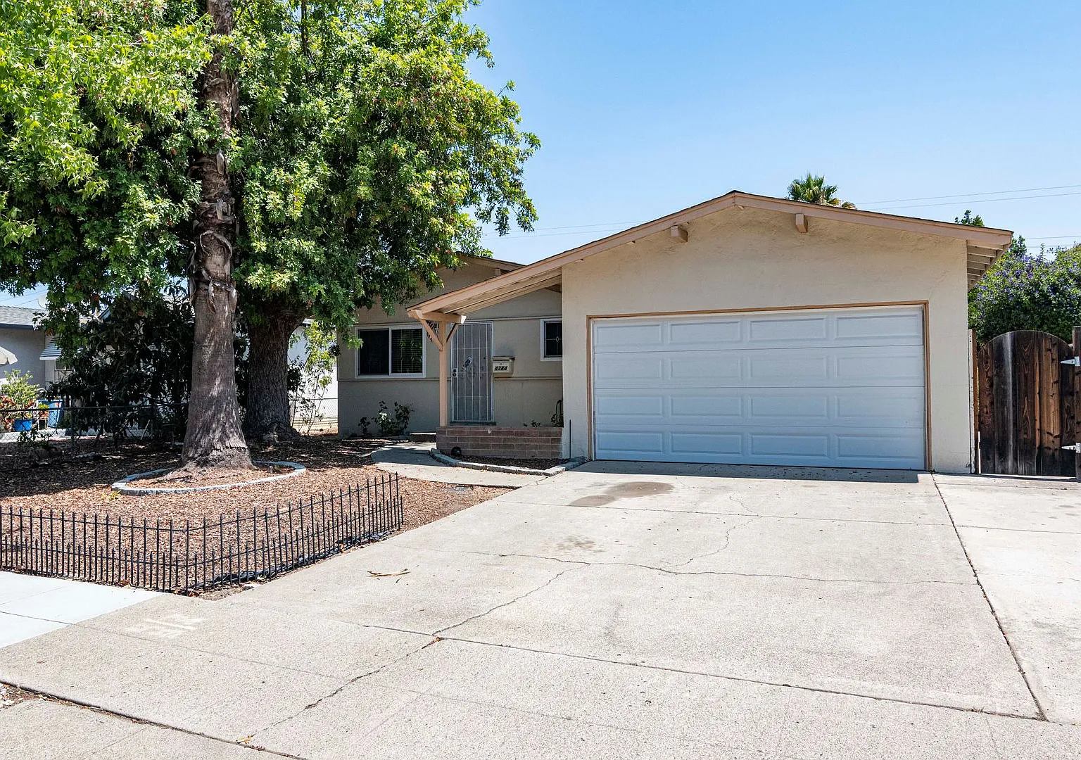 Perfectly located 3/2 Cambrian Park Home - 4384 Camden Ave San Jose — Photo 1