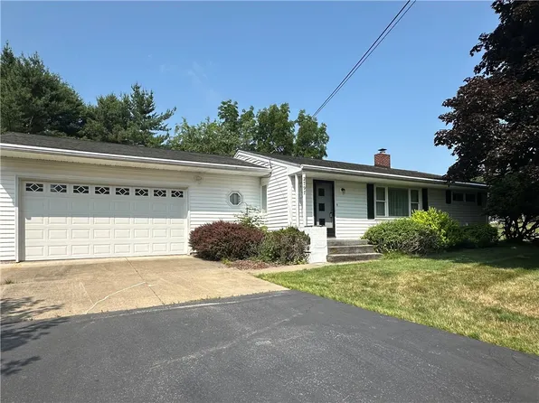 2797 Pinewood Cir, Corning, NY 14830