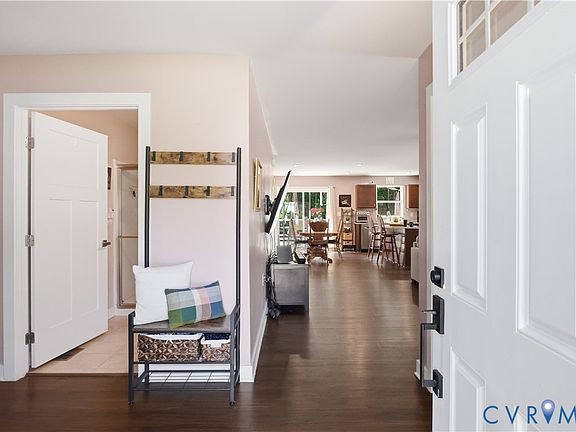 4th image of 906 Sun Valley Way