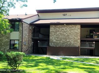 127 Amberly Dr UNIT B, Manalapan, NJ