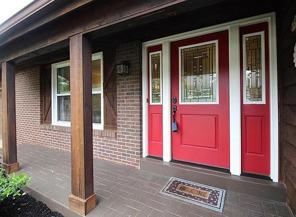 What an inviting front door!