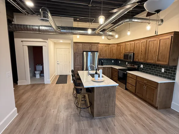 33.5 N Broad St, Hillsdale, MI 49242