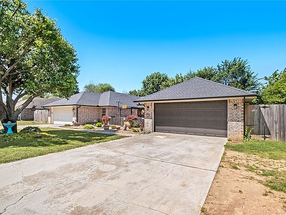 2nd image of 118 Fox Run Pl