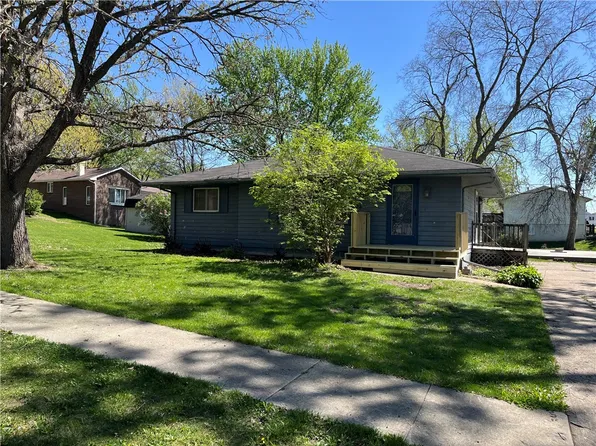 907 W Salem Ave, Indianola, IA 50125