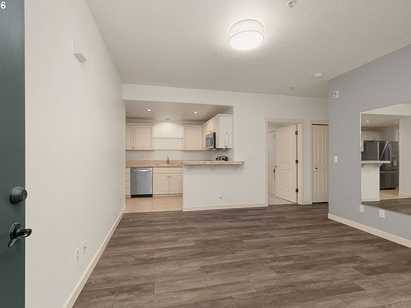 4th image of 654 NE Newstead Ln