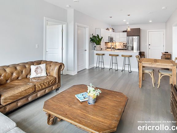 3rd image of 18 Cliveden St #306