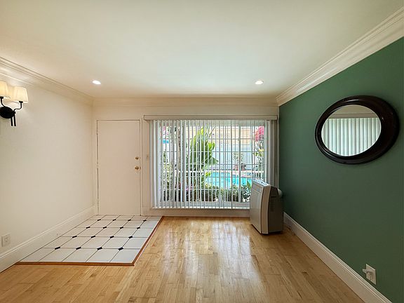 5th image of 8576 Holloway Dr #3