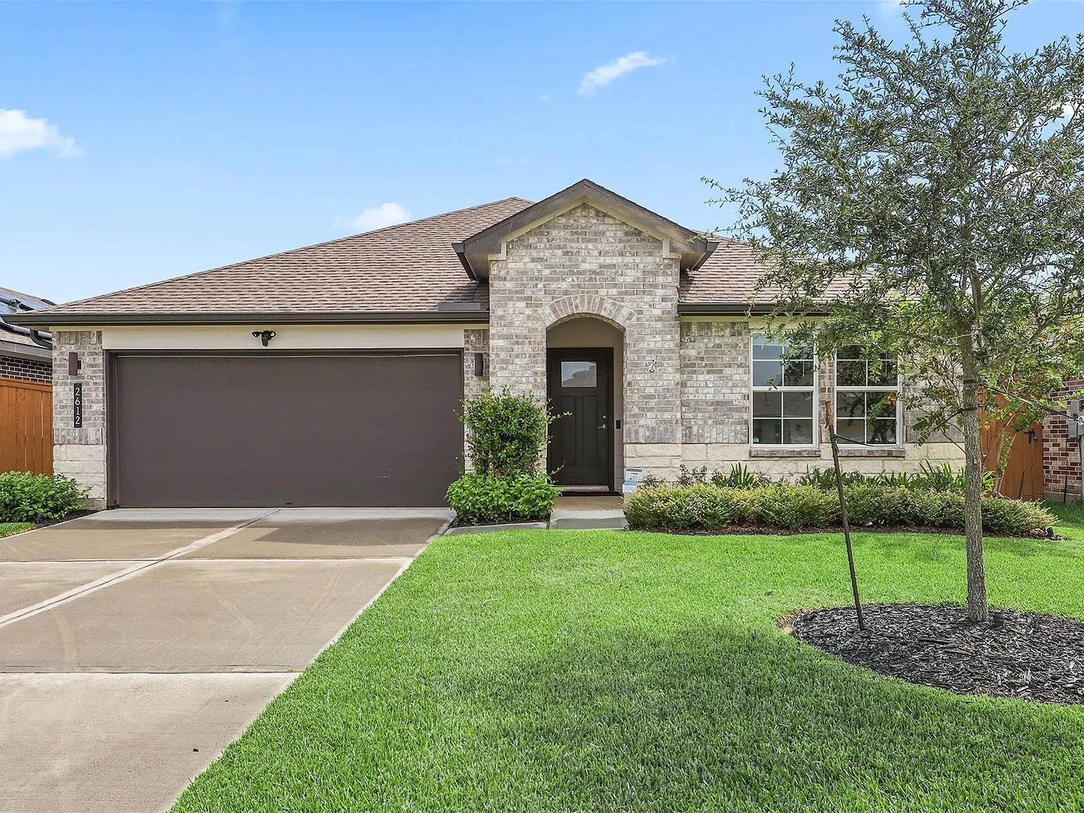 4 bed, 3.0 bath, 2045 sqft, $2,600 — Photo 2