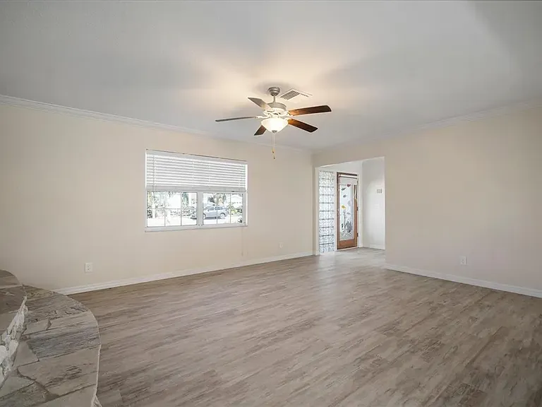 910 Spindle Palm Way — Photo 7