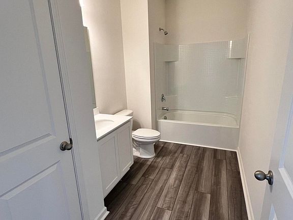 5th image of 1020 Carriage Wood Cir