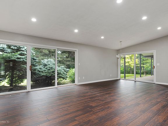 3rd image of 1318 Country Ct