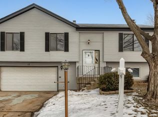 17 Windgate Ct, Streamwood, IL 60107