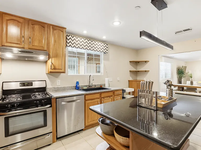 609 Stanford Ave — Photo 30