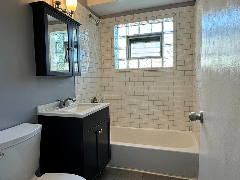 3352 W Hutchinson St #3R — Photo 8