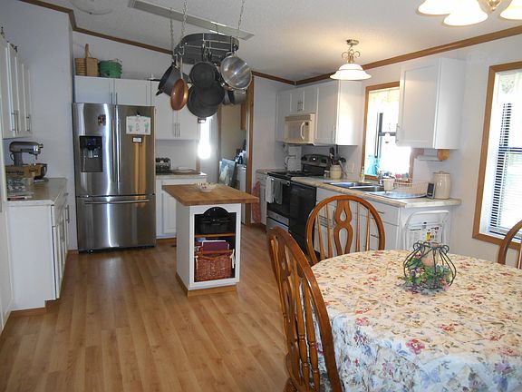 5th image of 637 Sanborn Ave