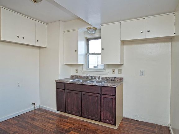 4th image of 3950 Lee Heights Blvd