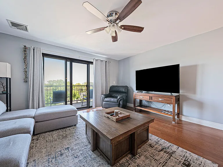 500 Washington St #602 — Photo 2