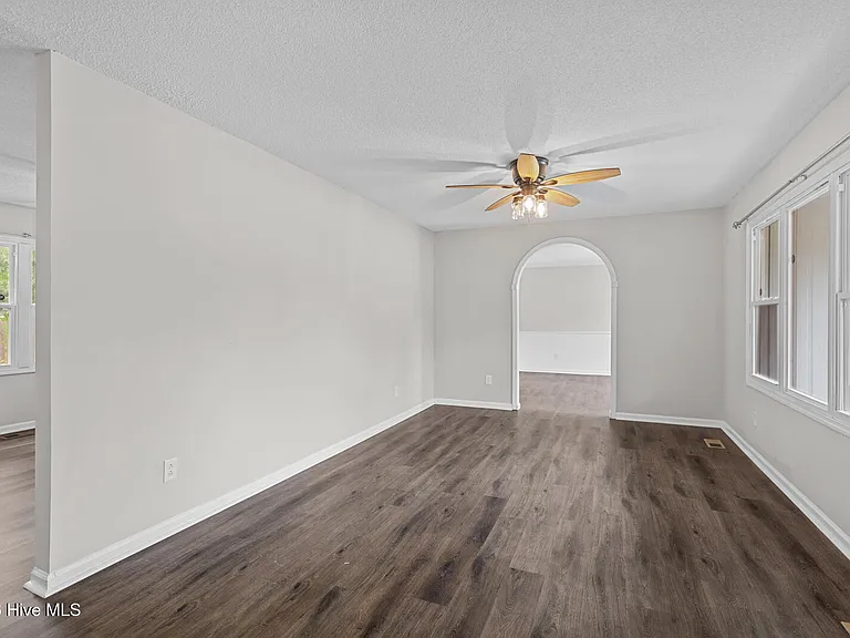 605 Winchester Rd — Photo 4