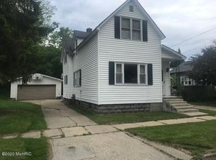 516 Davis St, Manistee, MI 49660