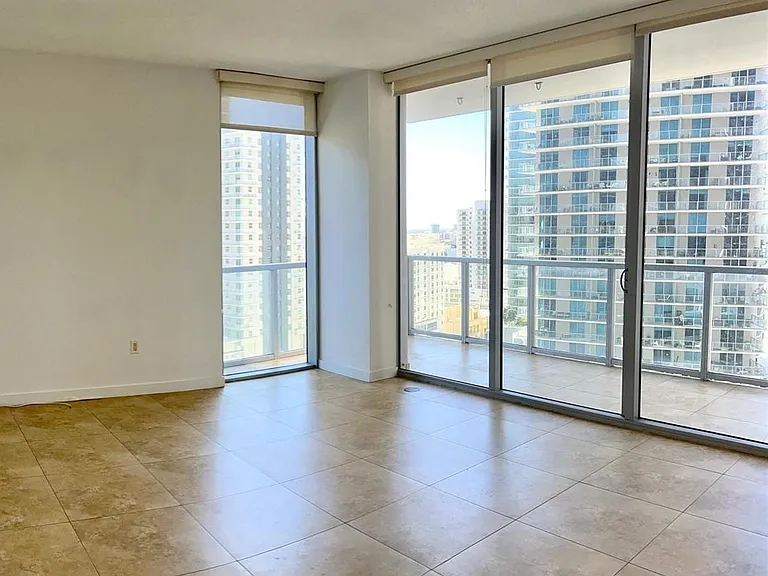 1060 Brickell Ave #1307 — Photo 5