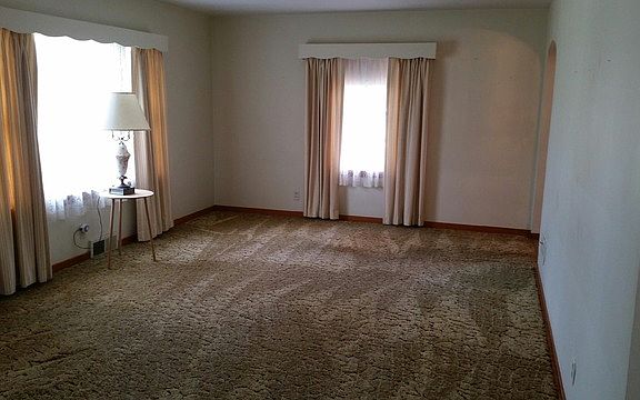 2nd image of 1521 E Elm St