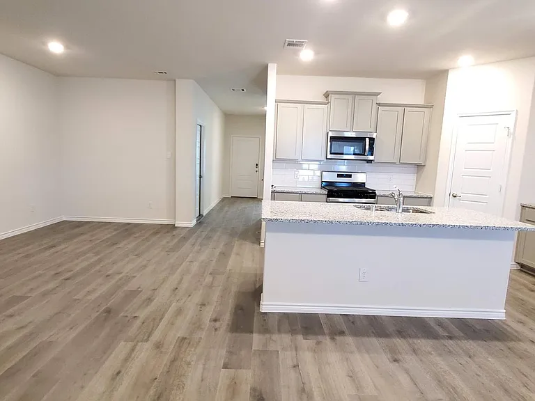 808 Marigold St — Photo 9