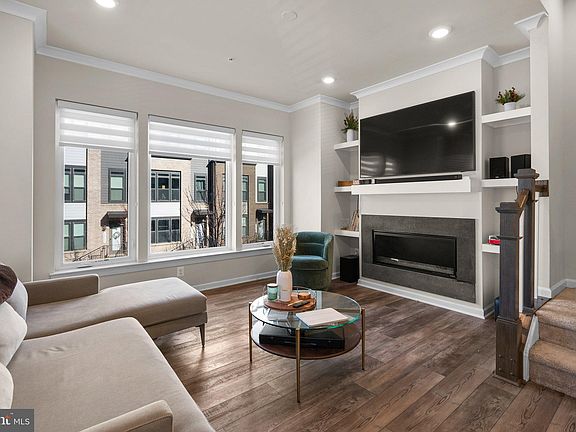 4th image of 16154 Bowery St