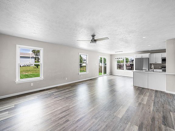 3rd image of 1414 Green Grass Dr