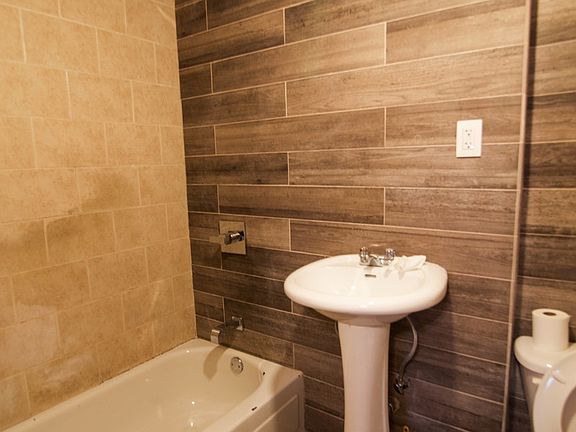 4th image of 18 Irving Ave #1DV