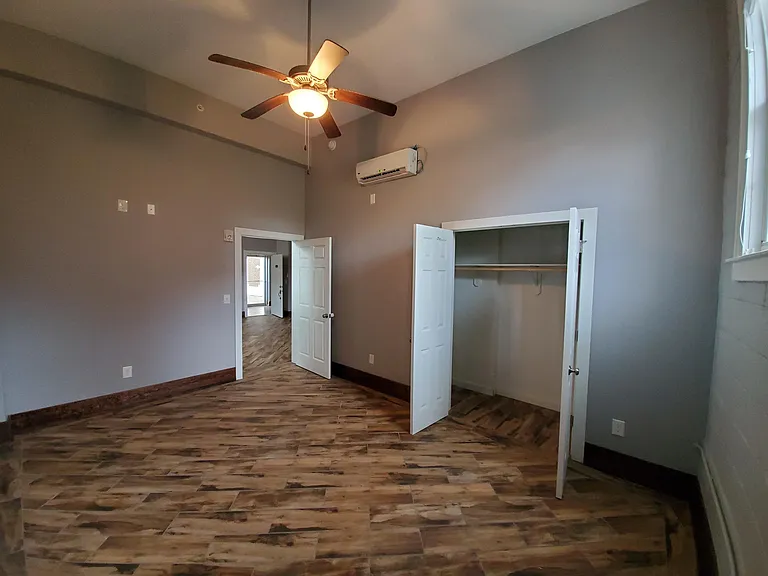 214 W Elm St #103 — Photo 6